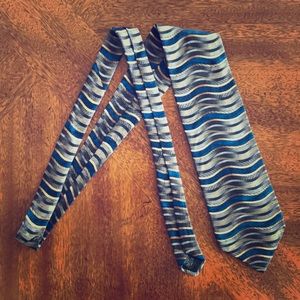 MW Collection Gray Gold Tie